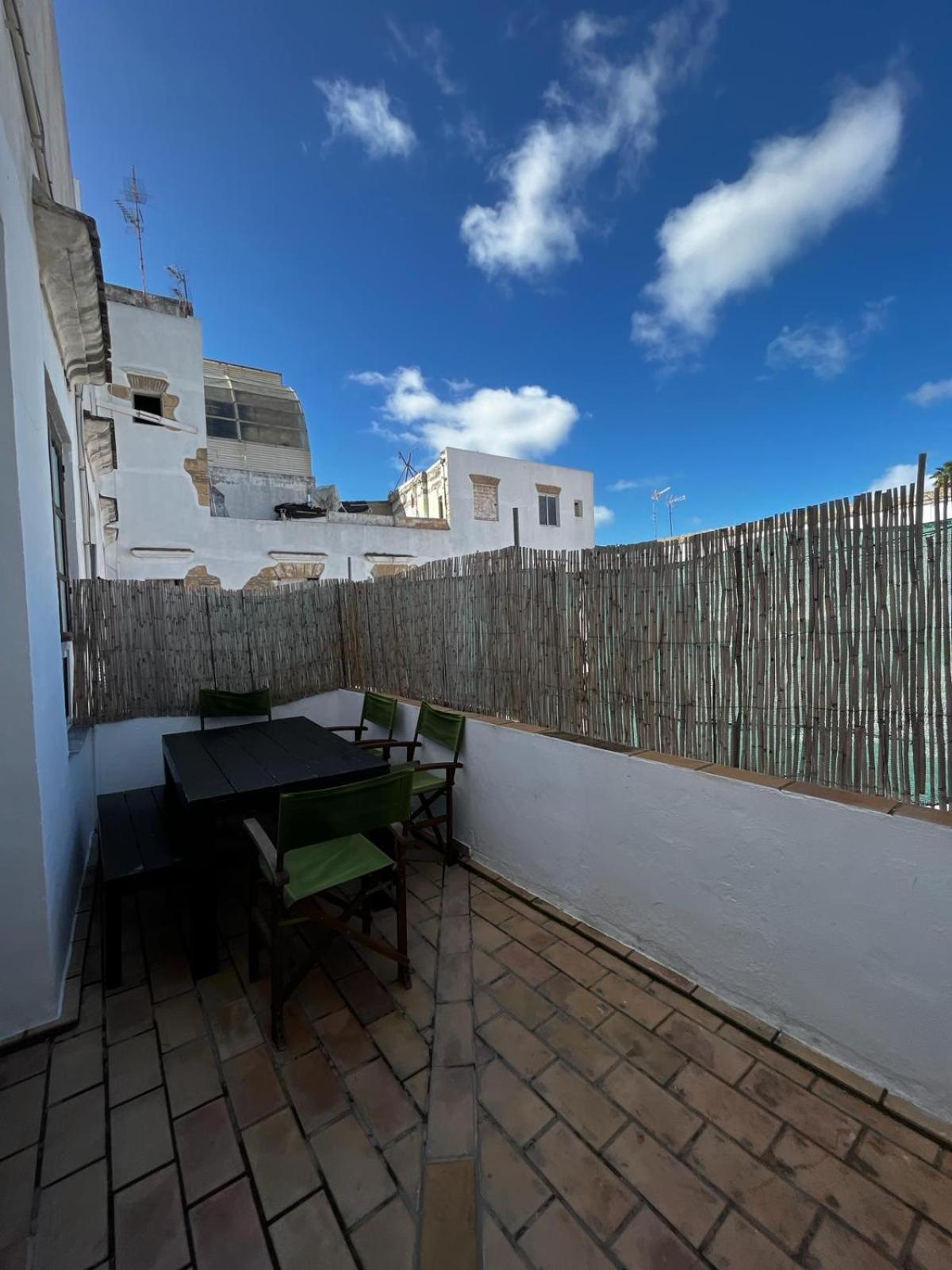Larga 70 Apartment *