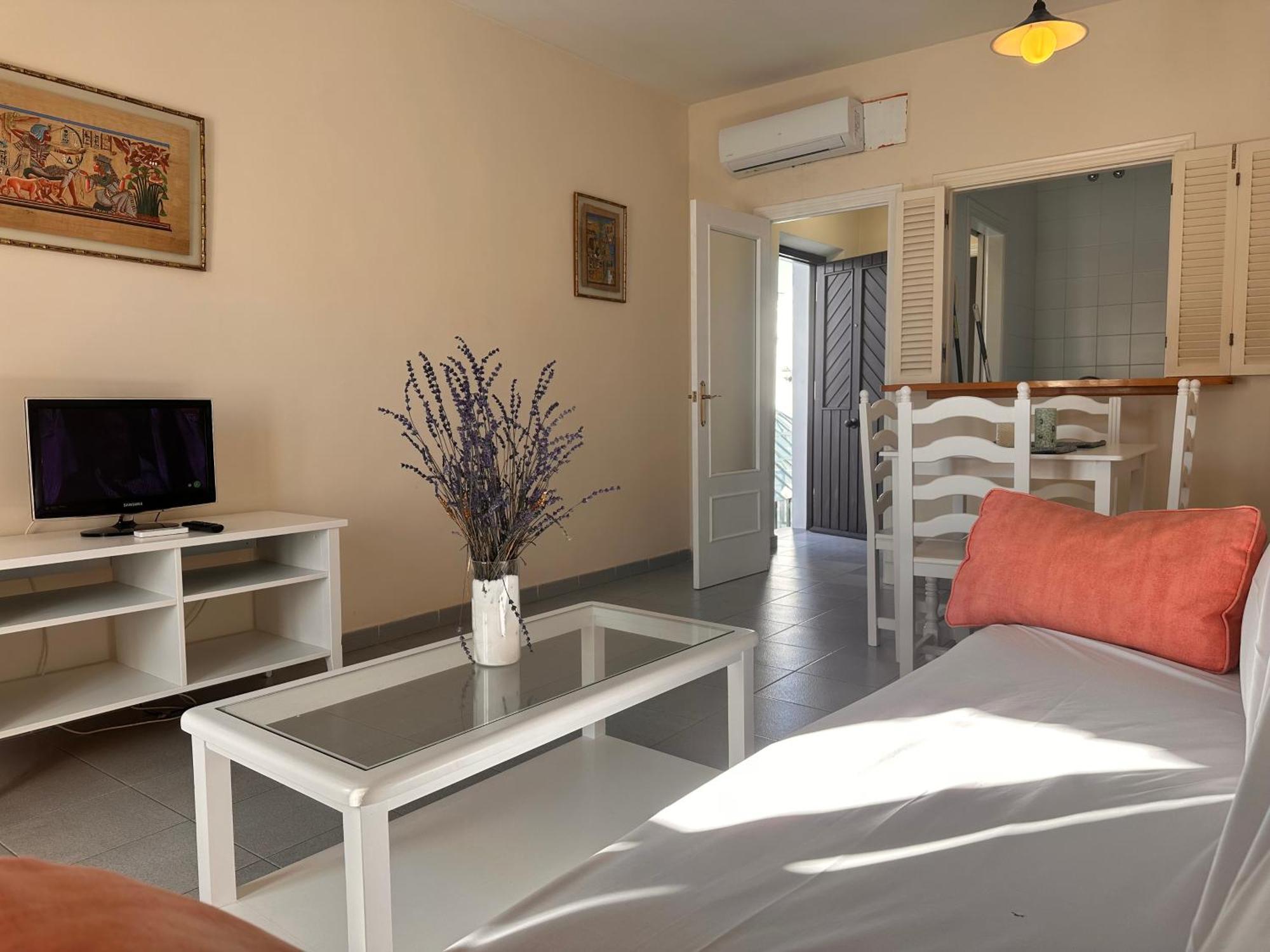 Larga 70 Apartment *